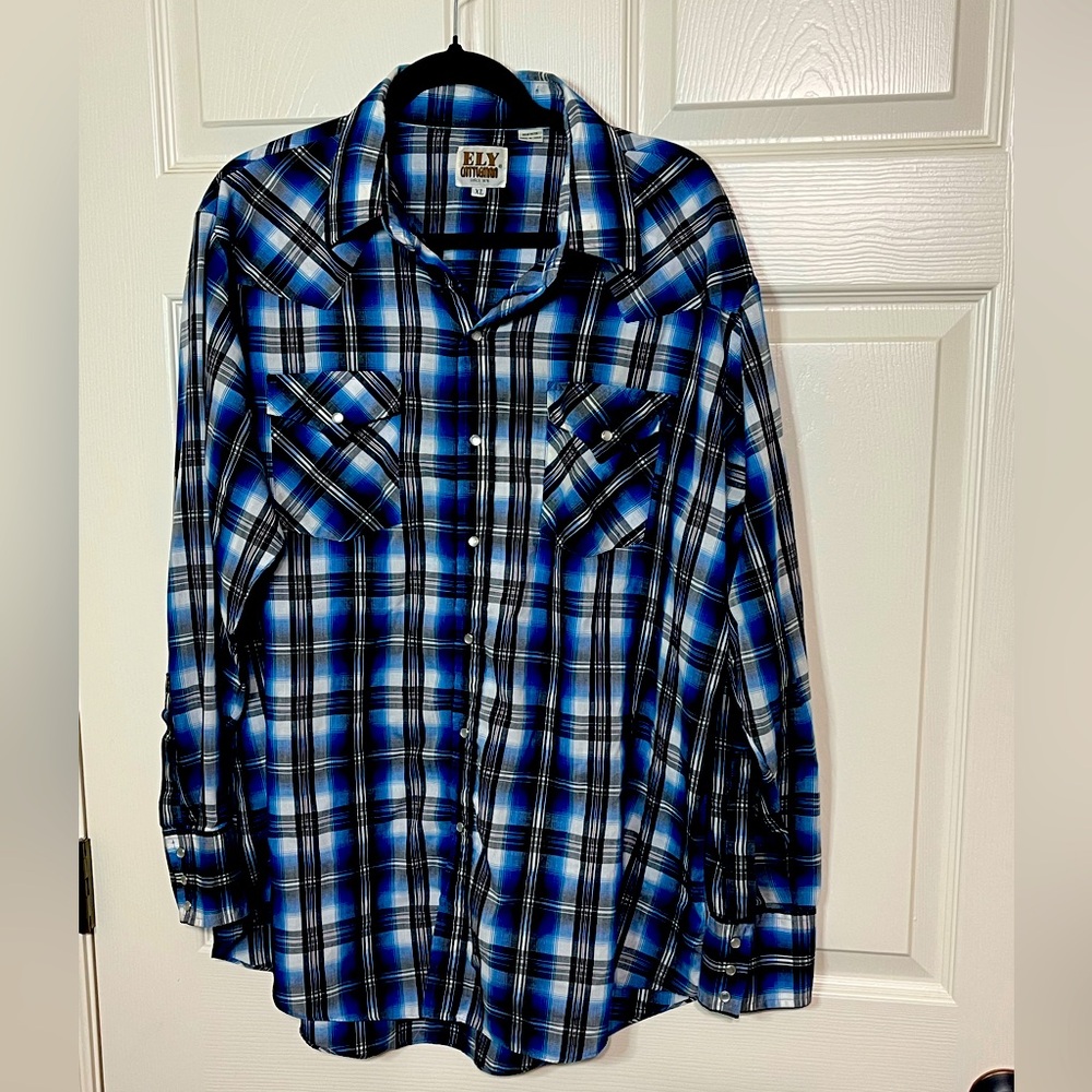 Eli Cattleman men’s long sleeve blue plaid shirt with pearl snaps. Size XL